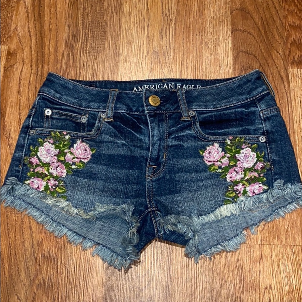 American Eagle Embroidered Denim Shorts - Size 00